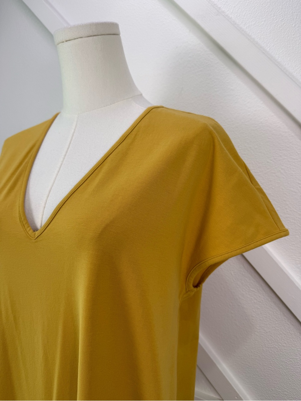 NWT Universal Standard Iconic Geneva V-Neck Dress In Honey Mustard Size XS US L - Picture 4 of 13